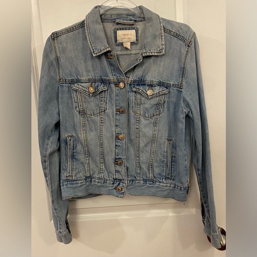 Forever 21 Denim Jacket Sz L Light Wash Blue 4 Pockets Inside Pockets